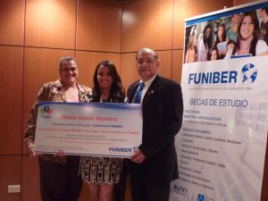  FUNIBER entrega o primeiro prêmio do FUNICONCURSO Opiniões FUNIBER