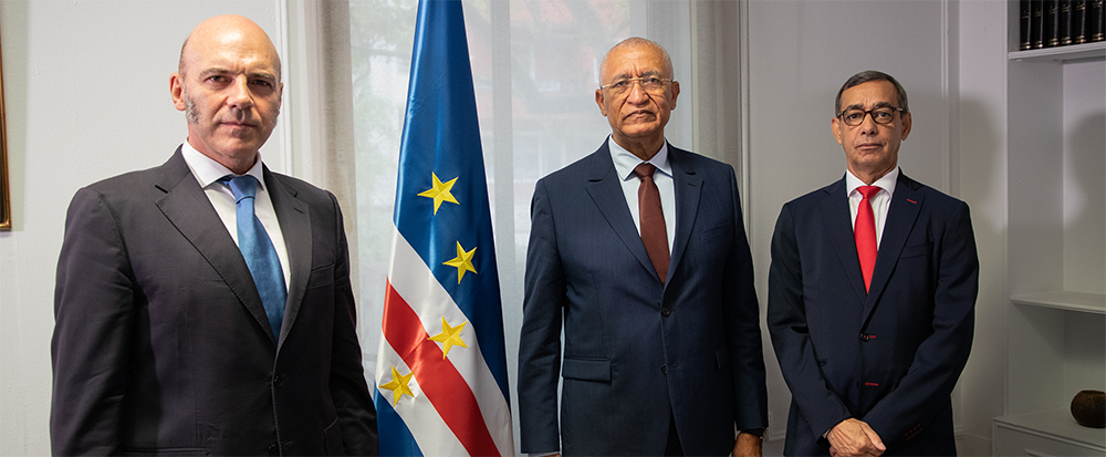 O Ministro das Relações Exteriores de Cabo Verde, Figueiredo Soares, recebe FUNIBER em Madri