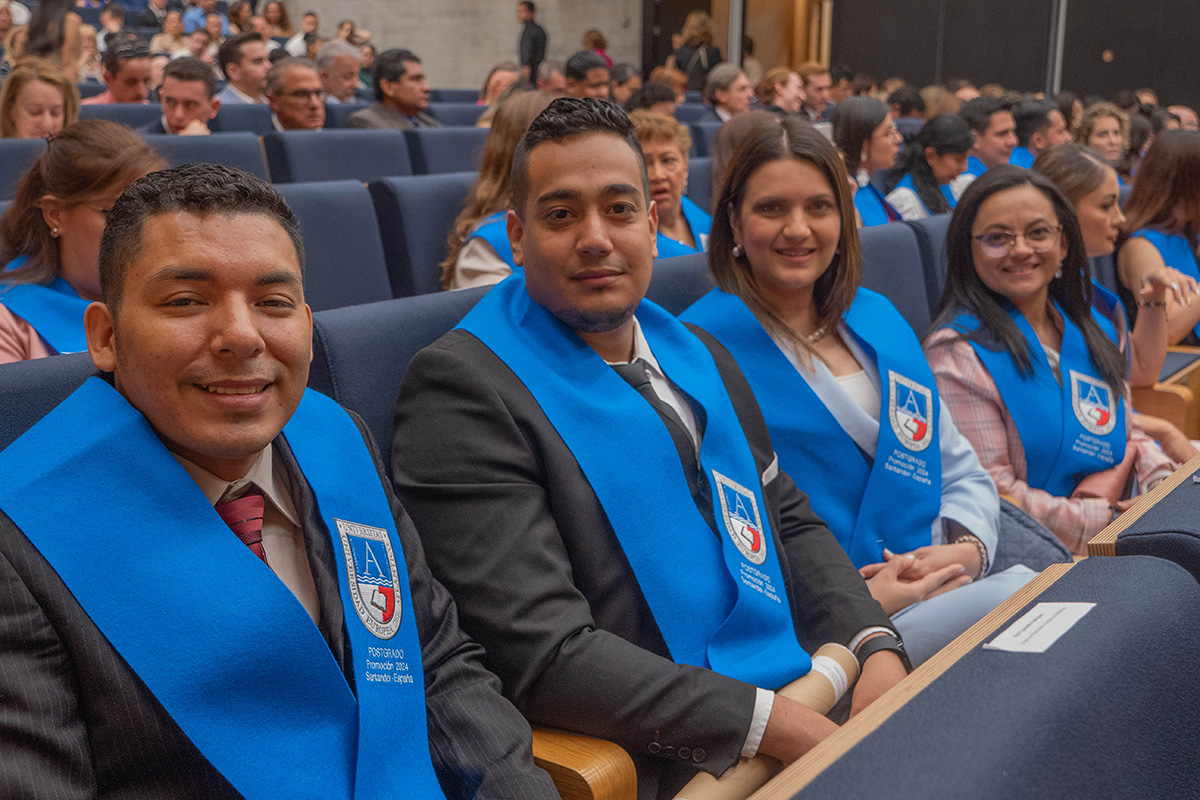 Universidad Funiber Alunos contemplados com bolsas de estudo da FUNIBER para cursos de pós ...