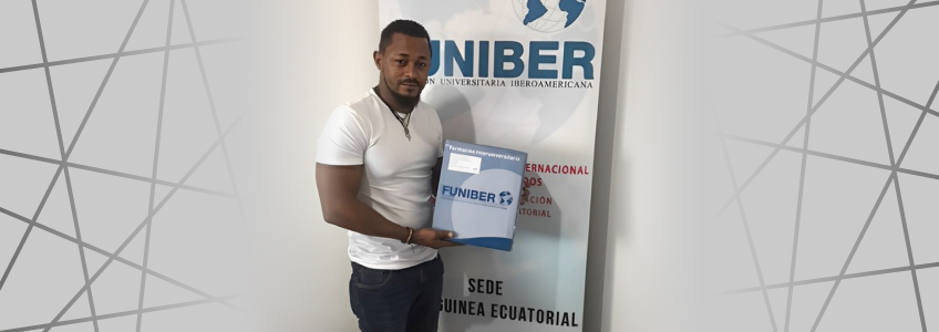 Estudante guineense com bolsa de estudos da FUNIBER recebe seu material de estudo no Centro Internacional de Pós-Graduação “Verónica Eyang”