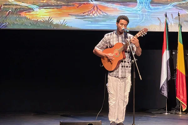 Artista cabo-verdiano.