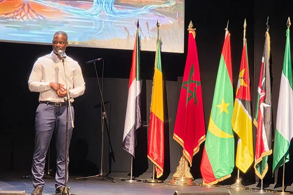 Poeta equato-guineense.