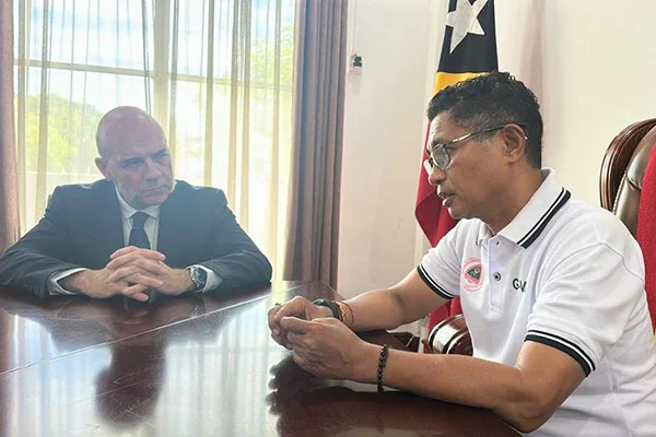 Encontro do Dr. F. Álvaro Durántez com o Eng. Mariano Assanami Sabino, Vice-Primeiro-Ministro do Ministério do Ensino Superior, Ciência e Cultura de Timor-Leste.