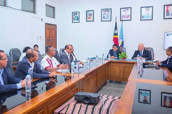 Reunião com as autoridades da UNTL.