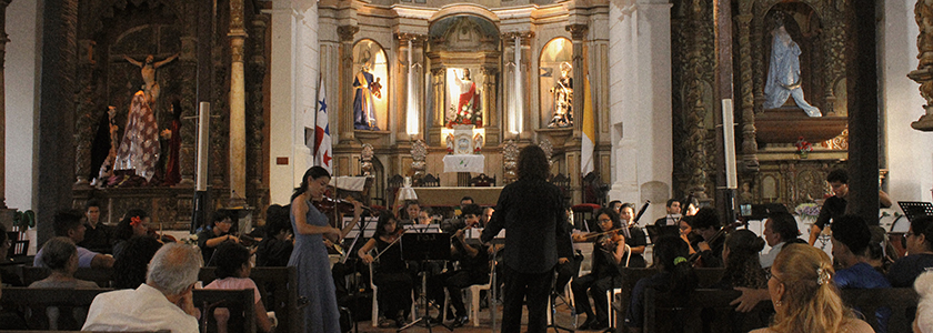 Maestro Gil de Gálvez realiza concertos e atividades formativas no Panamá e no Equador