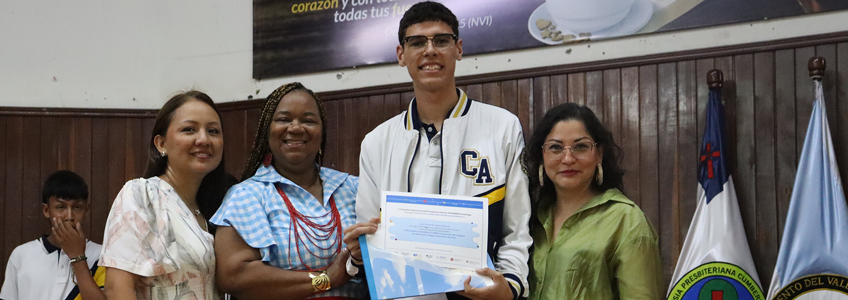 FUNIBER entrega o reconhecimento ao vencedor do Prêmio Internacional Pré-Universitário FUNIBER Pesquisa em cerimônia na Colômbia