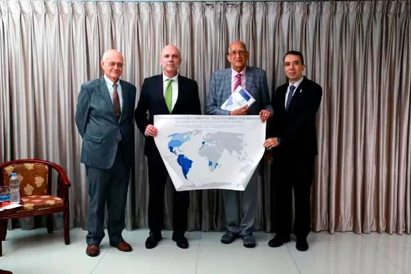 Da esquerda para a direita: professor Dr. José Luis Salas Marques, Dr. F. Álvaro Durántez, Dr. Rui José da Cunha e Dr. Jorge Valente.